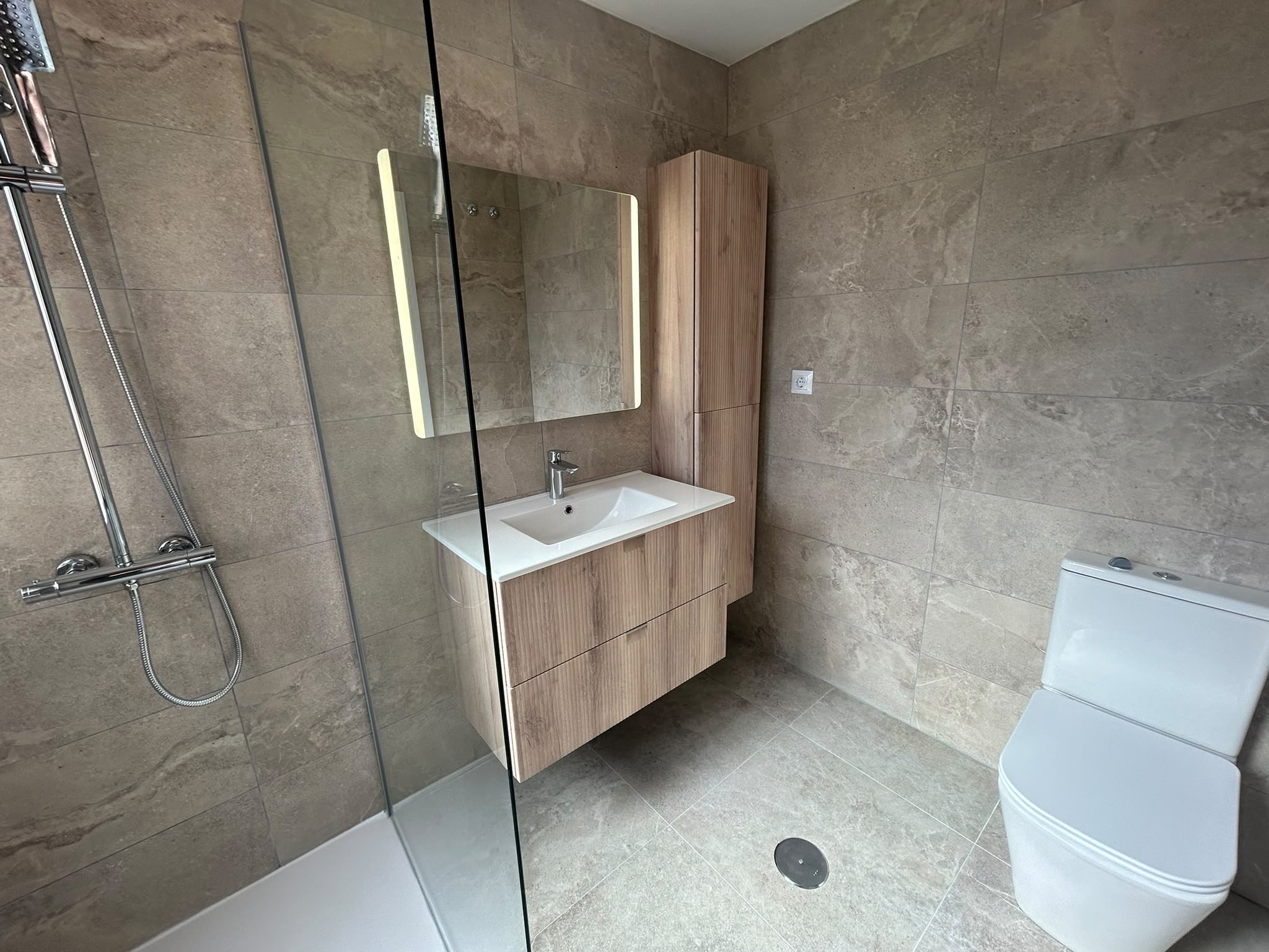 Bathroom photograph in the Tidy Works Manilva gallery
