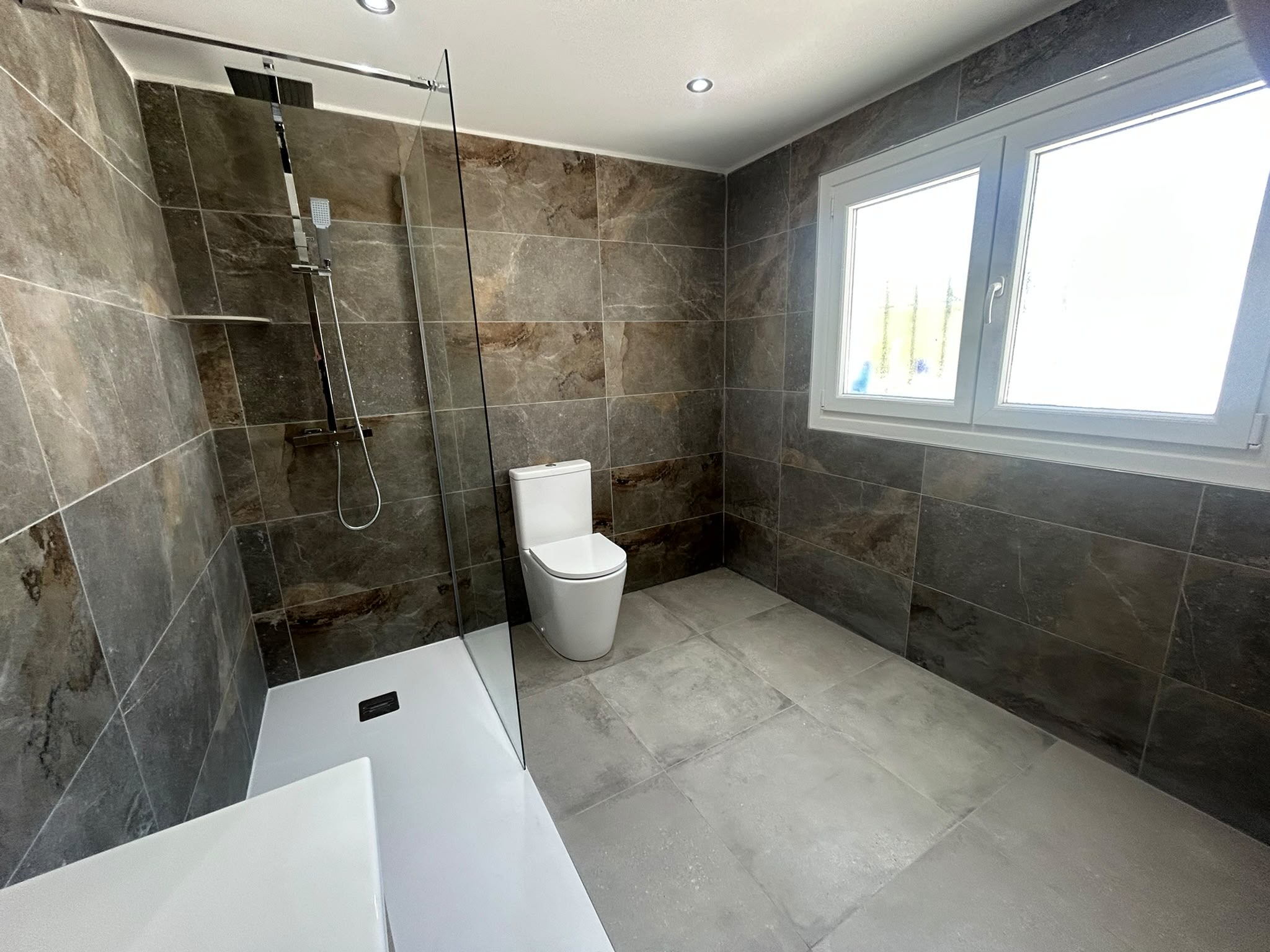 Complete bathroom renovation by Tidy Works Manilva